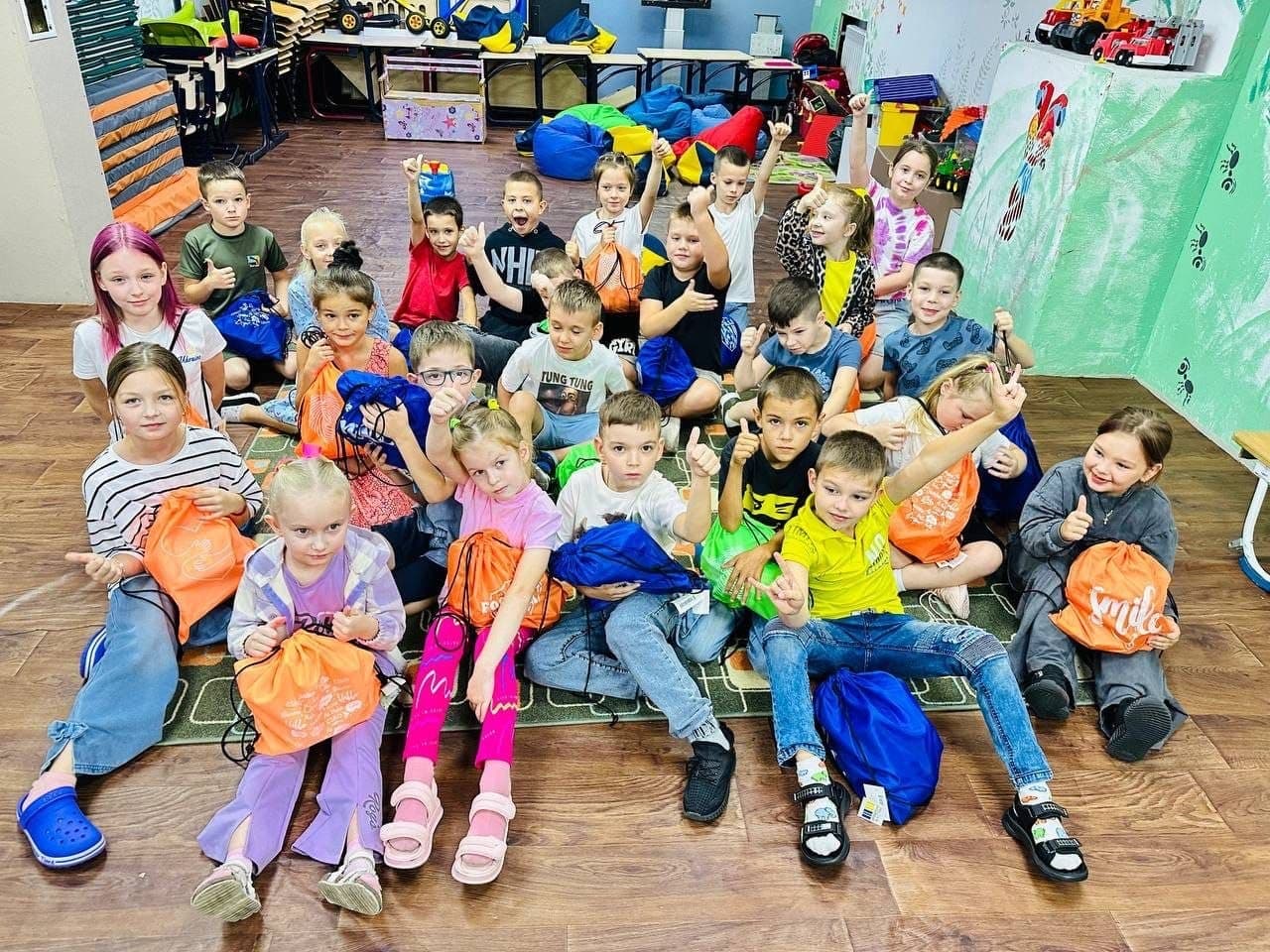 Wohltätigkeitsaktion „Gemeinsam zurück in die Schule“ für Kinder in der Ukraine